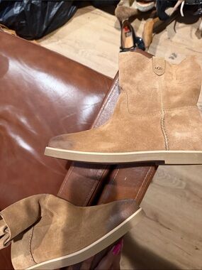 UGG Men's Tan Suede Mid-Calf Pull-On Boots